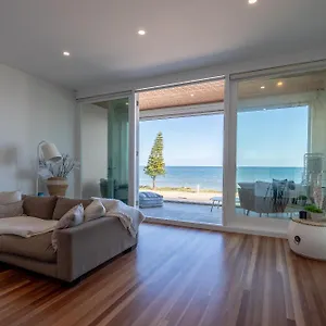 beachfront-home-in.adelaidehotels-au.com/
